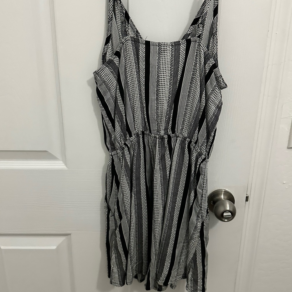 Romper - Picture 2 of 3